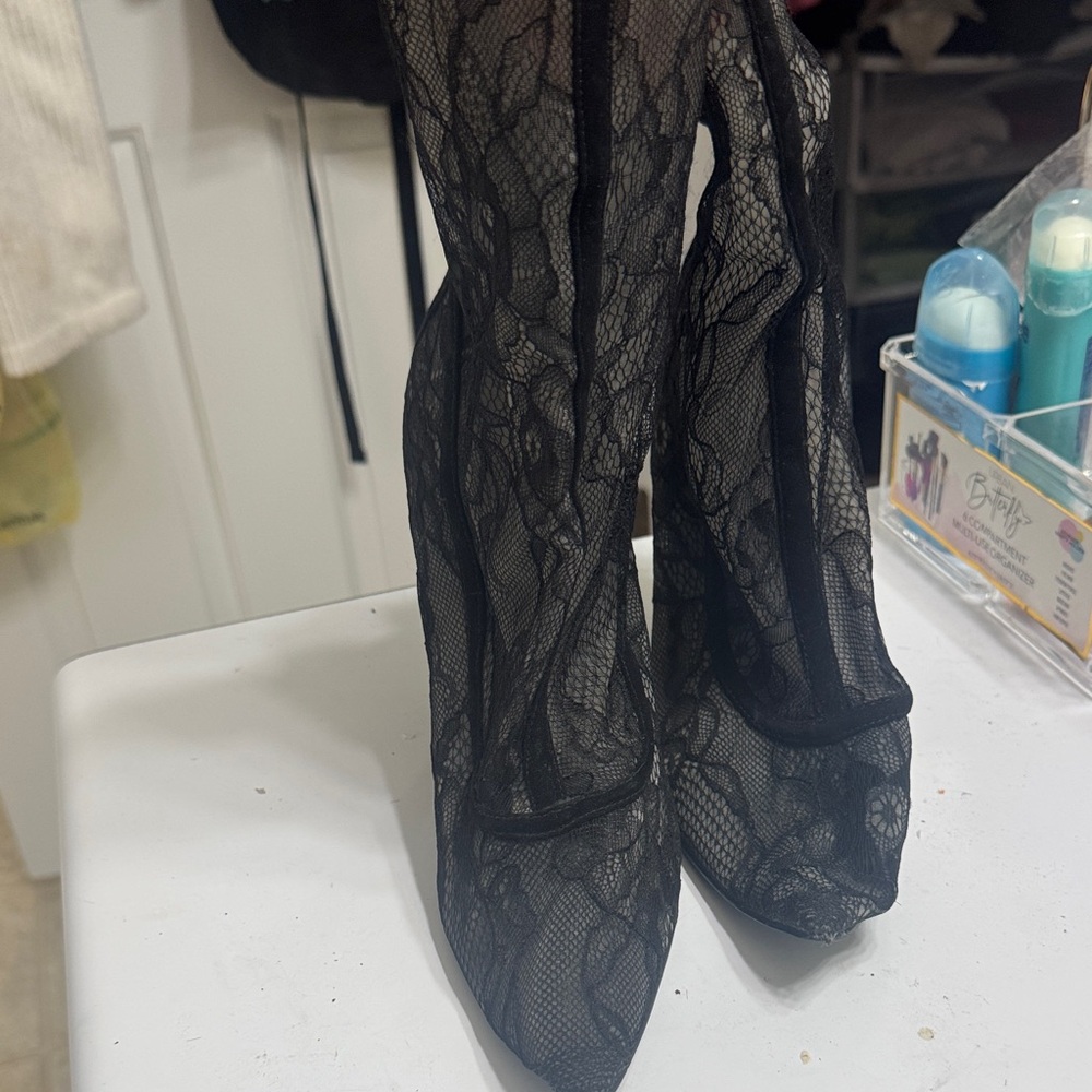 Chic Black Lace Women's Heels
